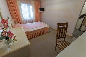 Cherniy Mys Hotel