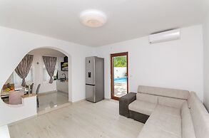 Apartment Ana With Private Pool