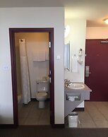 Almada Inn