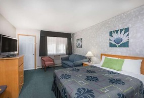 Almada Inn