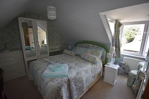Immaculate 4-bed Apartment in Bournemouth & spa