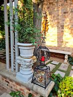 Maison de Leo Luxury Guesthouse