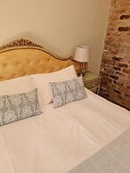 Maison de Leo Luxury Guesthouse