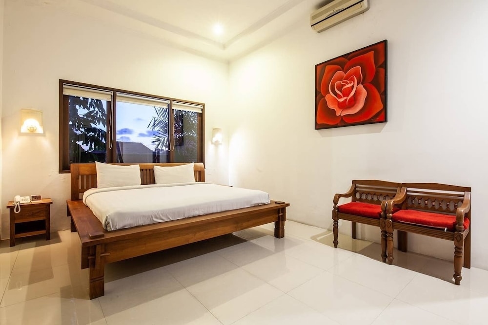 9-BR Private Pool Villa Walk to Seminyak Beach