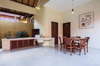 9-BR Private Pool Villa Walk to Seminyak Beach