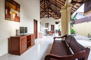 9-BR Private Pool Villa Walk to Seminyak Beach