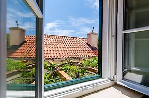 Villa Monte Santo by DuHomes