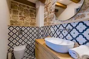 Villa Monte Santo by DuHomes