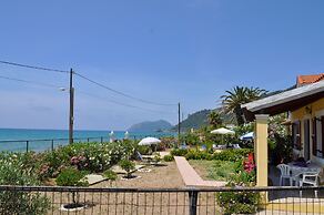 Beachfront Holiday House Eftichia