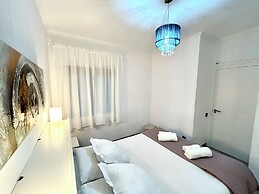 Big Flat In a Very Quiet Area and Well Connected