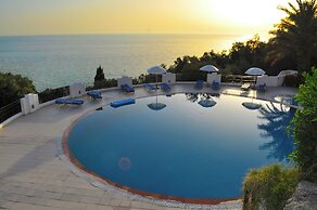 Apartments With Pool 