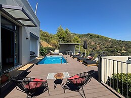 Superior 3-bedroom Villa Cassiope With Private Pool and Breathtaking S