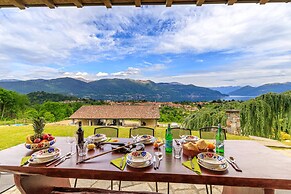 Oasi di Castelveccana Apt Pool and View