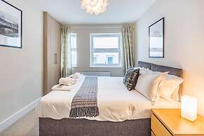 Luxurious Modern One Bedroom Apartment