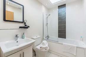 Luxurious Modern One Bedroom Apartment