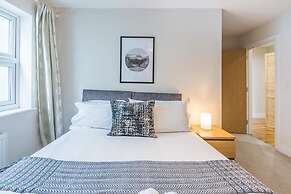 Luxurious Modern One Bedroom Apartment