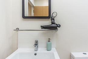 Luxurious Modern One Bedroom Apartment