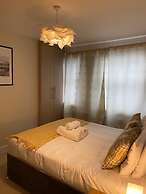 Luxurious Modern One Bedroom Apartment