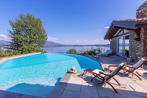 Paradis Relais Infinity Pool Lake View