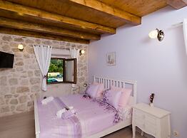 Villa Falcon Rook