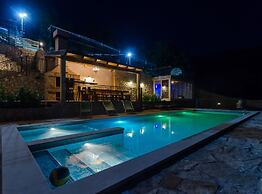 Villa Falcon Rook