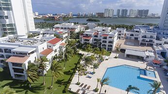 Oceanfront Condo at Voted Best Cancun Sandy Beach