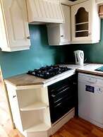 Midden Manor Country Stay on a Working Dairy Farm