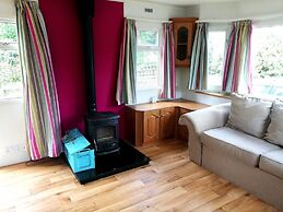 Midden Manor Country Stay on a Working Dairy Farm