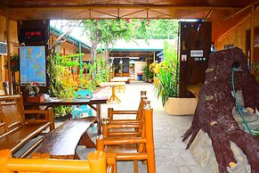 Tagudan Kubo Garden Hotel