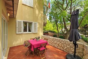 Leona & Borna Central Suites