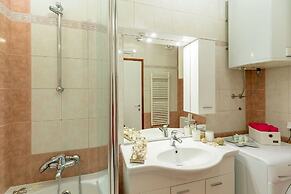 Leona & Borna Central Suites