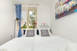 Guest House Steel