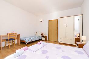 Apartments Limuni