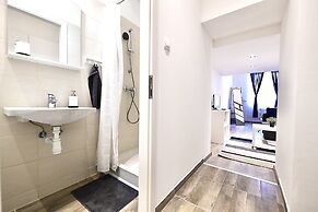 Cosy two bedroom flat in Rottenbiller str, Sky