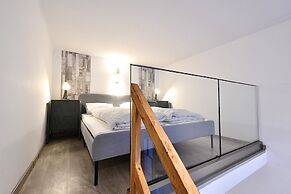 Cosy two bedroom flat in Rottenbiller str, Sky