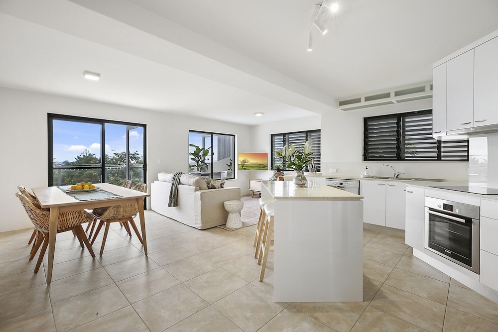Crystal Shores Sunshine Beach