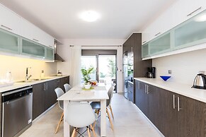 Peris Villa