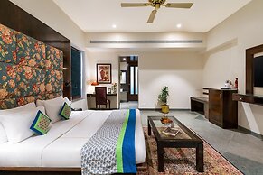 Brahma Niwas - Luxury Lake View Hotel with Infinity Pool, Udaipur