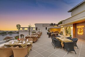 Brahma Niwas - Luxury Lake View Hotel with Infinity Pool, Udaipur
