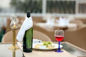 Brahma Niwas - Luxury Lake View Hotel with Infinity Pool, Udaipur