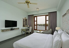 Brahma Niwas - Luxury Lake View Hotel with Infinity Pool, Udaipur