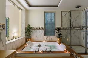 Brahma Niwas - Luxury Lake View Hotel with Infinity Pool, Udaipur