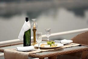 Brahma Niwas - Luxury Lake View Hotel with Infinity Pool, Udaipur