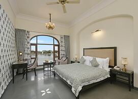 Brahma Niwas - Luxury Lake View Hotel with Infinity Pool, Udaipur