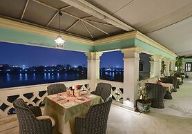 Brahma Niwas - Luxury Lake View Hotel with Infinity Pool, Udaipur