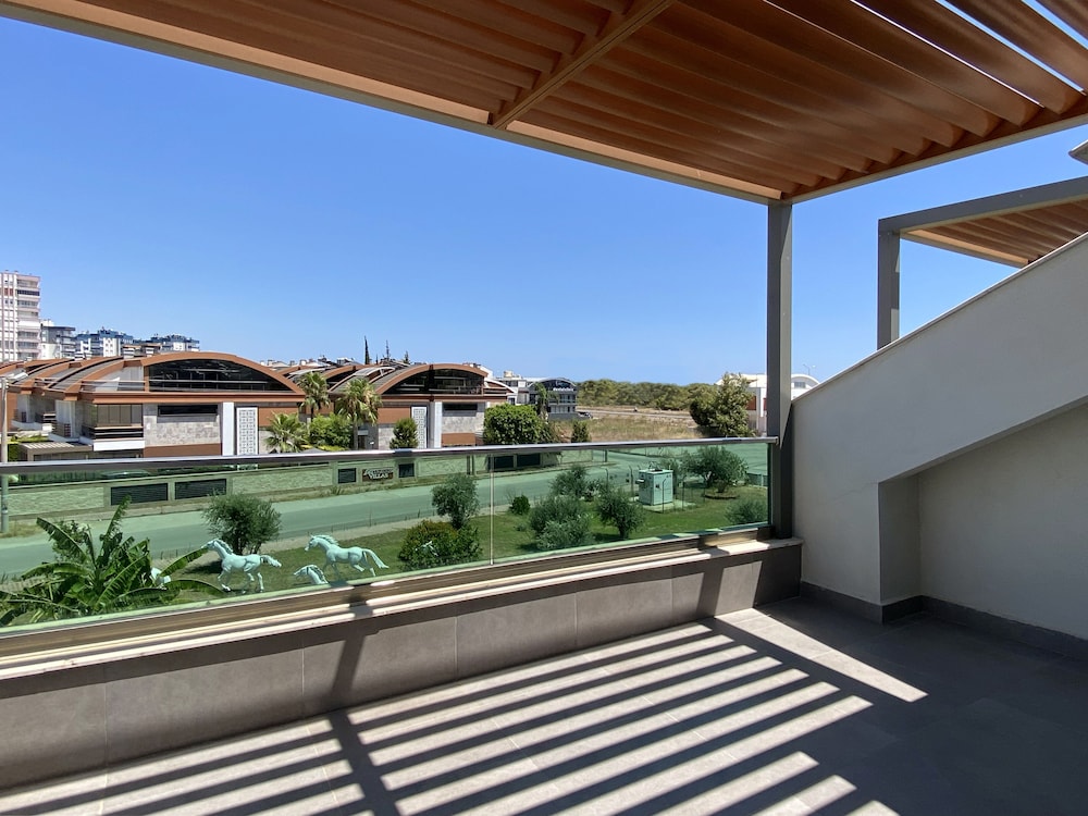 Veranda Suites