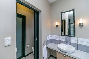 Easy Stay - The Vantage