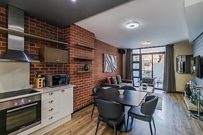Easy Stay - The Vantage