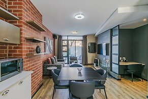 Easy Stay - The Vantage