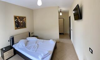 AL Hotel